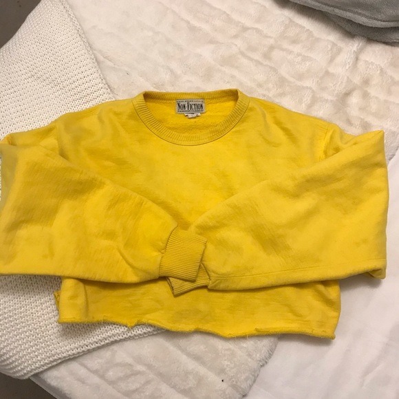 Yellow vintage cropped sweater crewneck. - Picture 2 of 4